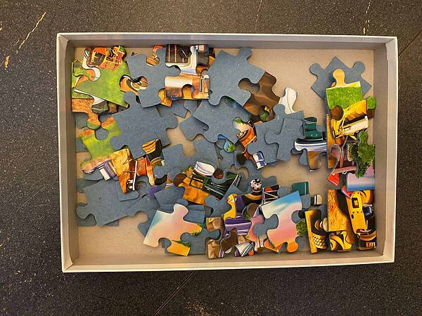Construction Crowd Puzzle from Ravensburger - Image 3
